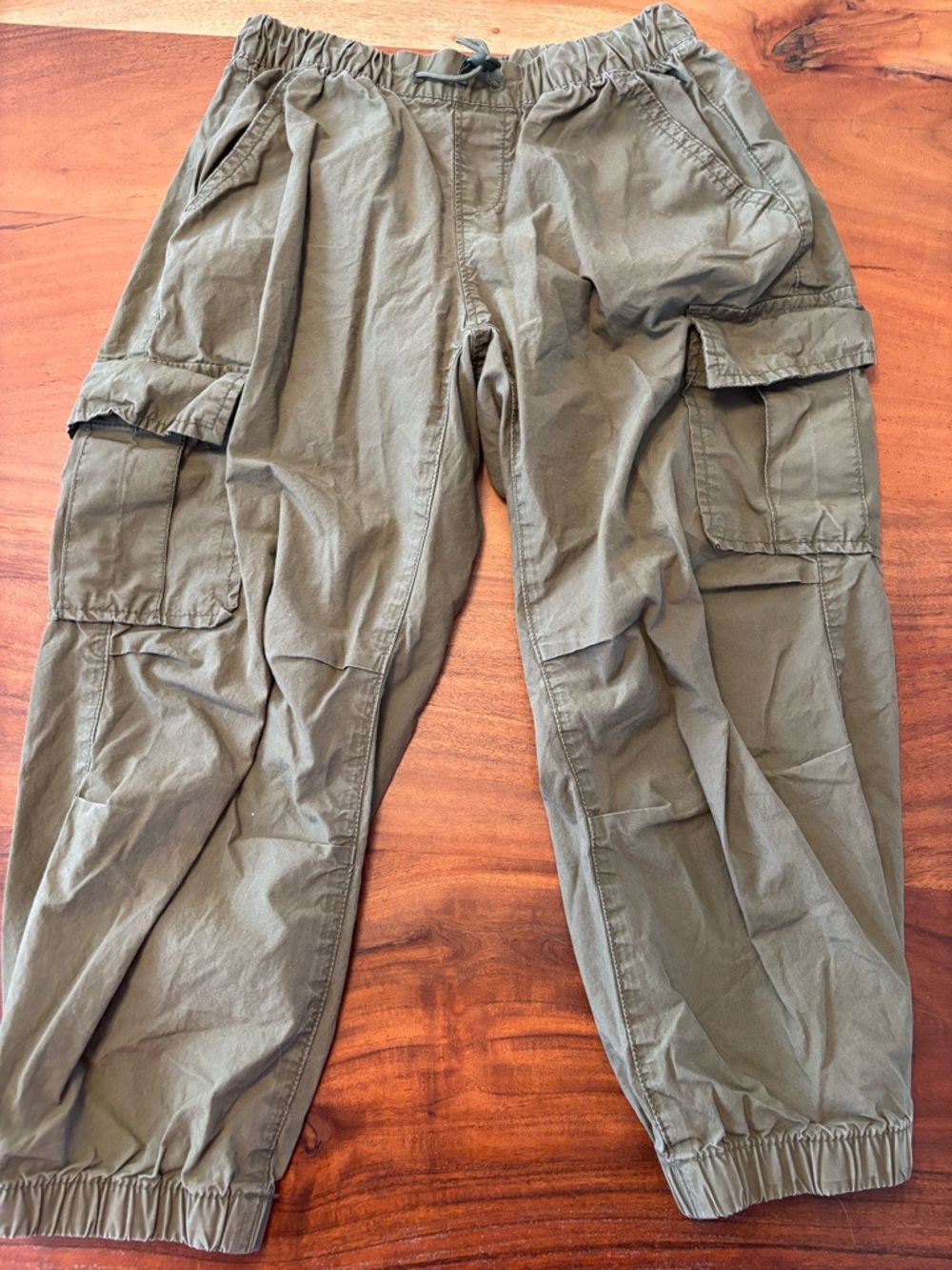 GAP Olive Green Cargo Pants with Elastic Waist. Kids size 6-7 small. Pockets